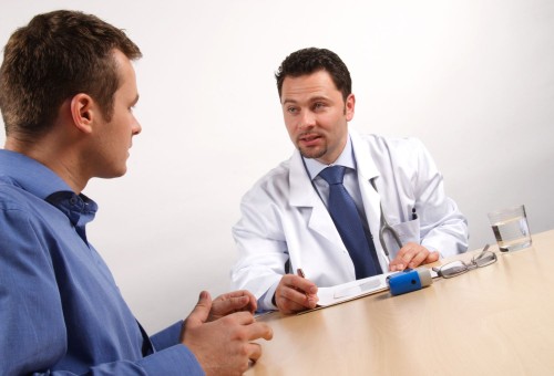 Arzt-redet-mit-Patienten