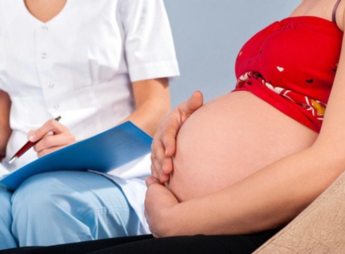 Почему мажет при беременности на ранних сроках thumbnail