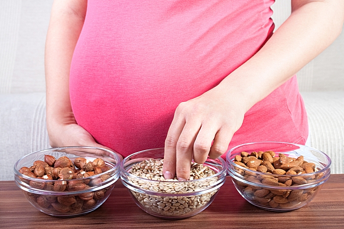 Орехи при беременности — польза и вред