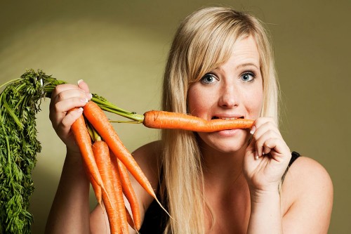 earting-carrots-