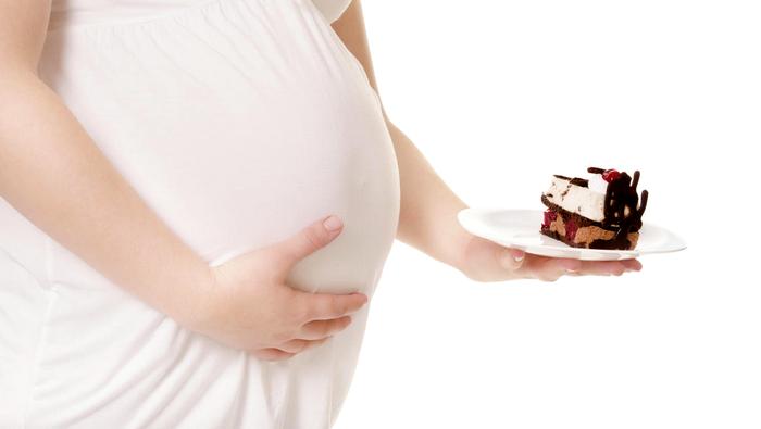 pregnant-woman-cake