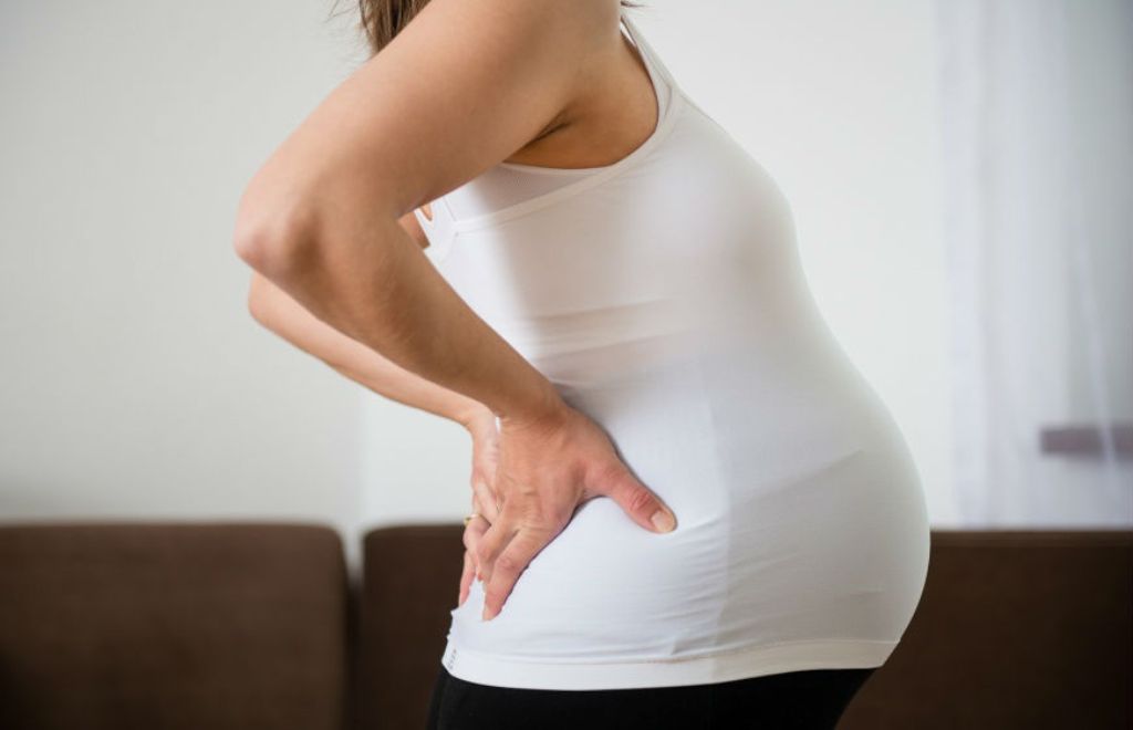 Болят почки при беременности — причины, что делать