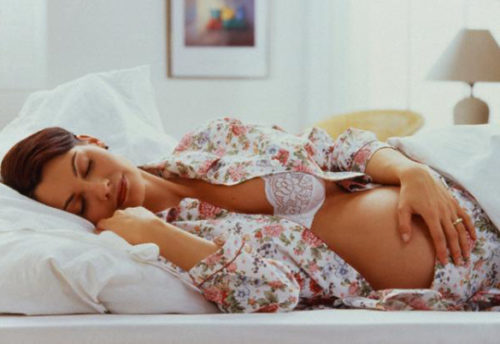 На 8 неделе беременности можно спать на животе