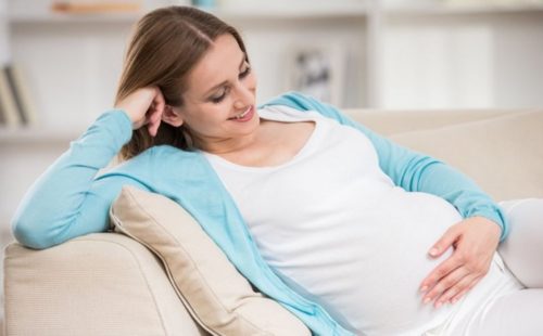 На каком месяце появляется животик при беременности