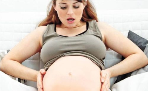 На каком сроке живот начинает опускаться живот при беременности