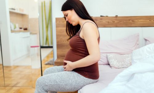 Темный кал при беременности на втором триместре причины