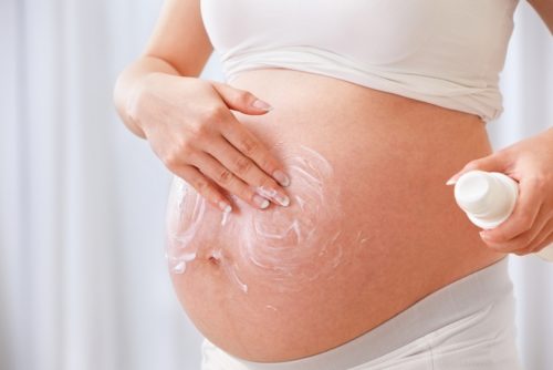 При беременности растяжки на животе что делать