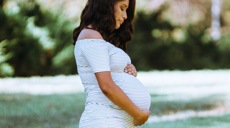 Быть сильной будучи беременной. Фотосессия во время беременности. Беремины семя.