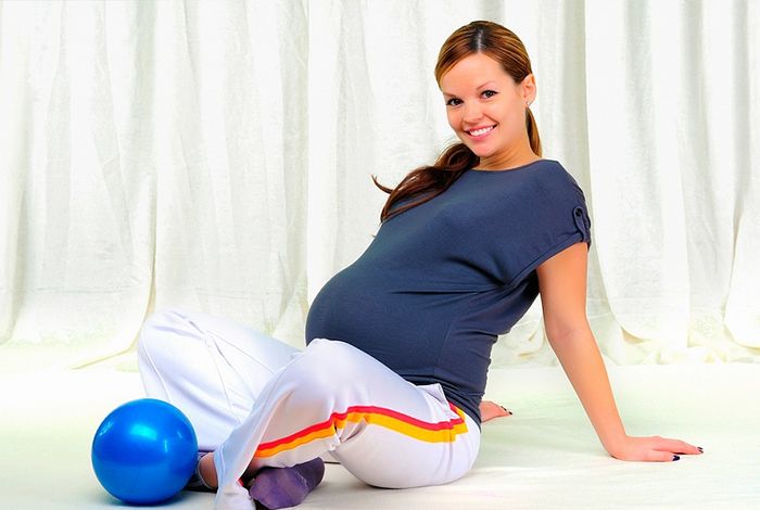 Можно ли заниматься физкультурой при беременности. Правила и упражнения лечебной физкультуры во время беременности