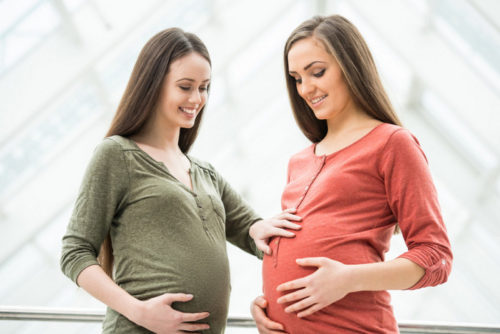 Во время беременности можно гладить живот