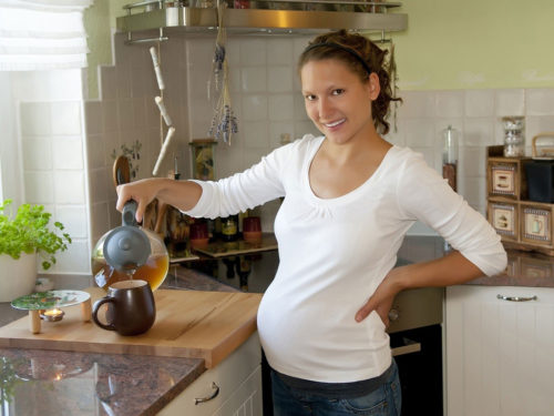 Лист толокнянки во время беременности при отеках