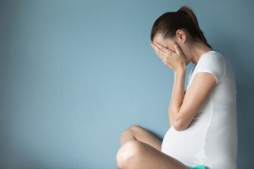 Боль внизу живота при чихании во время беременности на